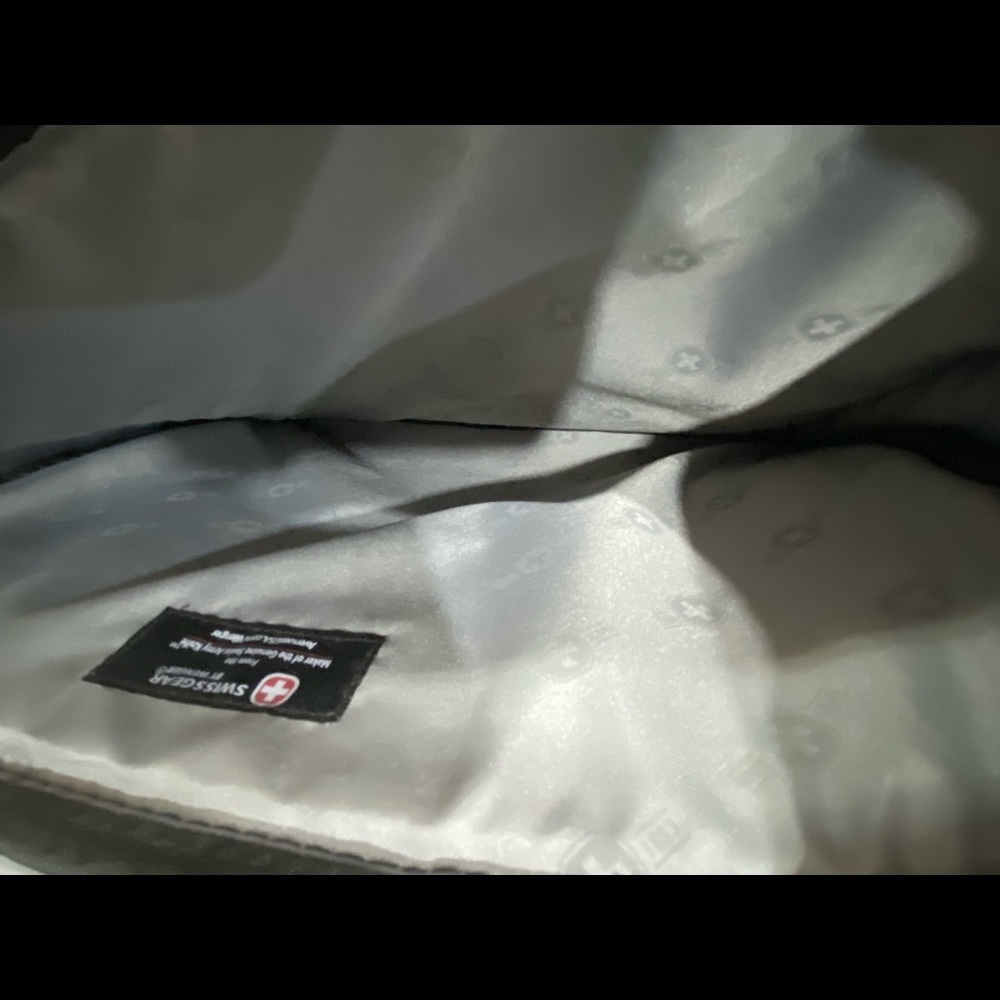 Swiss Gear platform 14” Laptop slim case - Picture 5 of 7